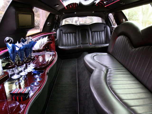 10 Passenger Stretch Limo - Lincoln