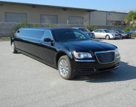 2012-Chrysler-300-120-inch-stretch-black-005.jpg.webp